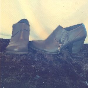 Woman’s Dress shoe with heel